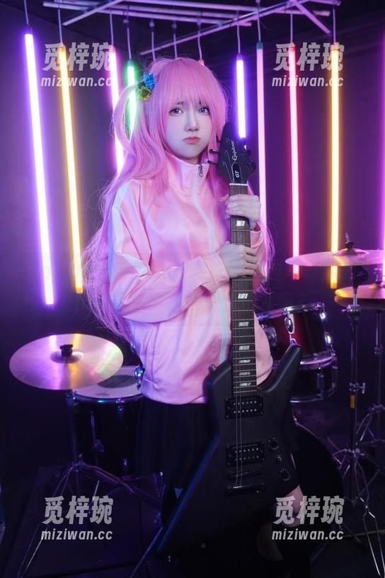 sally dorasnow多啦雪 sally dorasnow多啦雪海边写真:为什么我的比基尼总想进水啊?